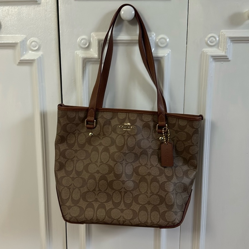 Outlet Coach medium logo tote